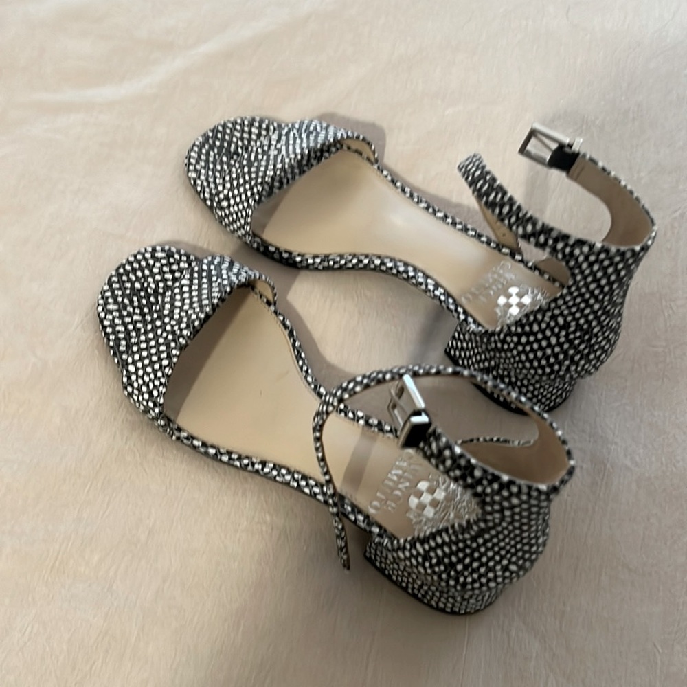 Cute black & white | Open toe shoes. NWOT Sz 8  | Vince Camuto